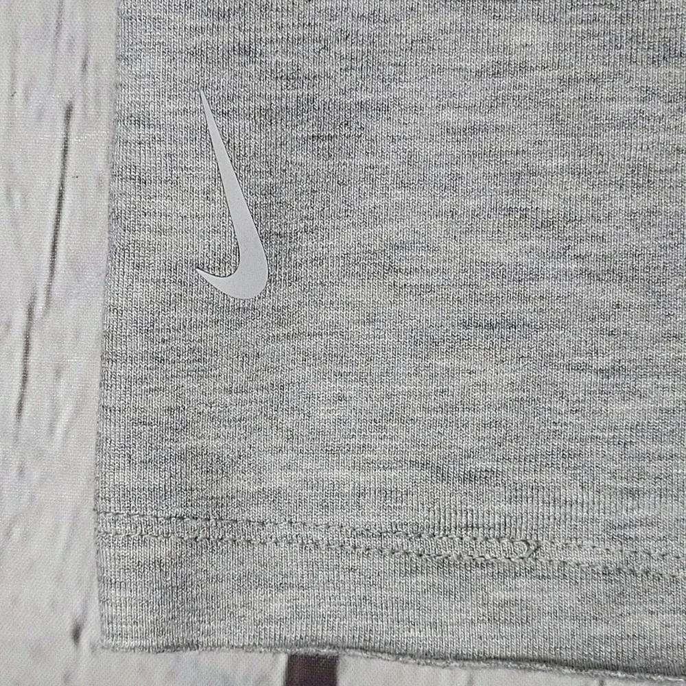 Nike Yoga‎ Women's Dri-Fit Gray Cropped Hoodie Sweatshirt Training XL